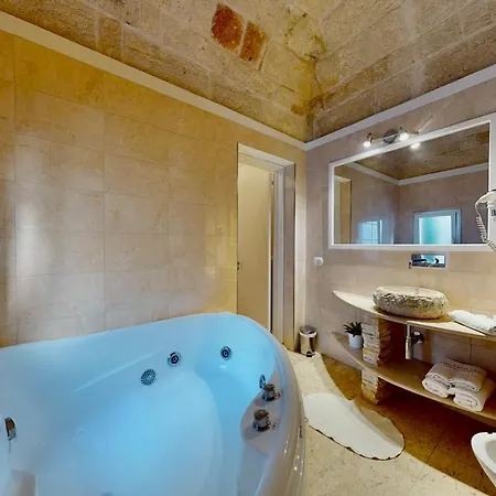 Chichouse Monopoli